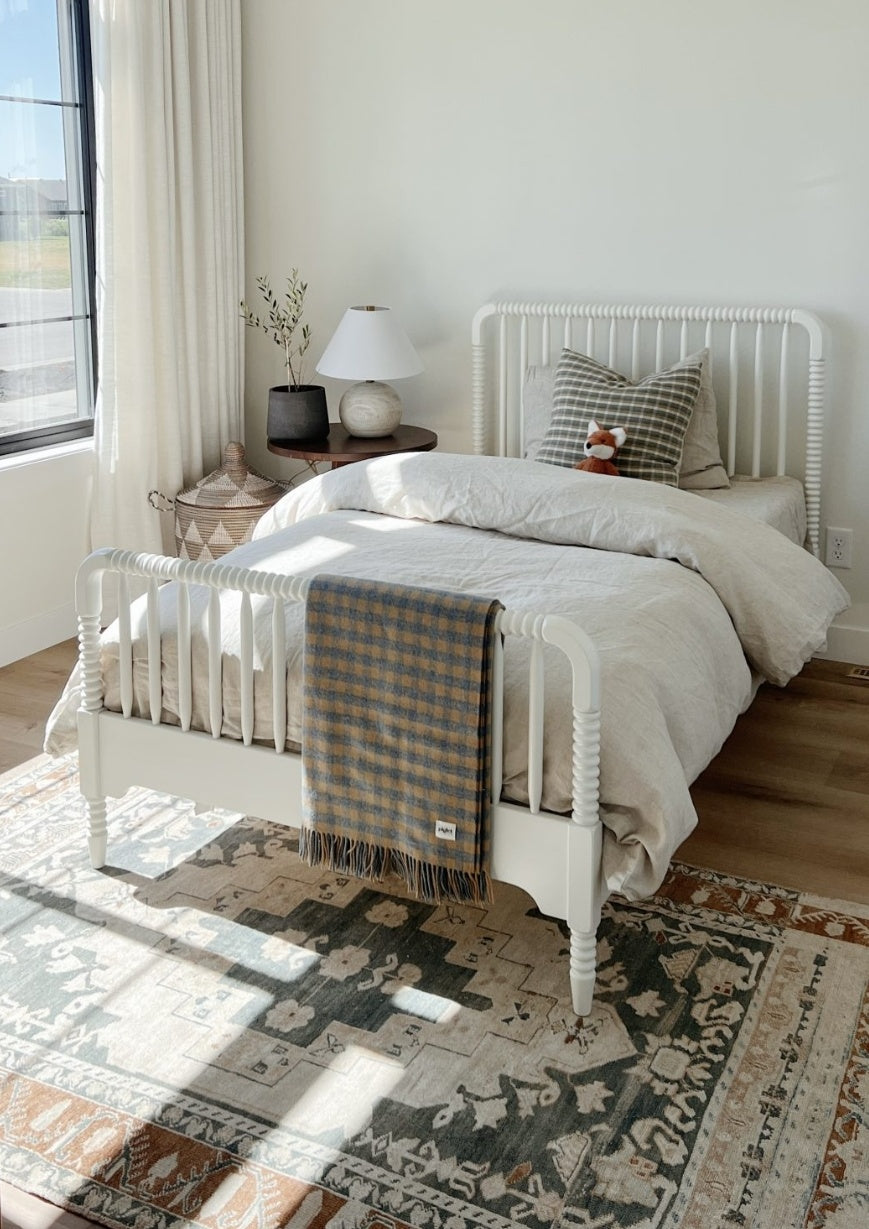 Four Different Ways To Style Your Throw Pillows