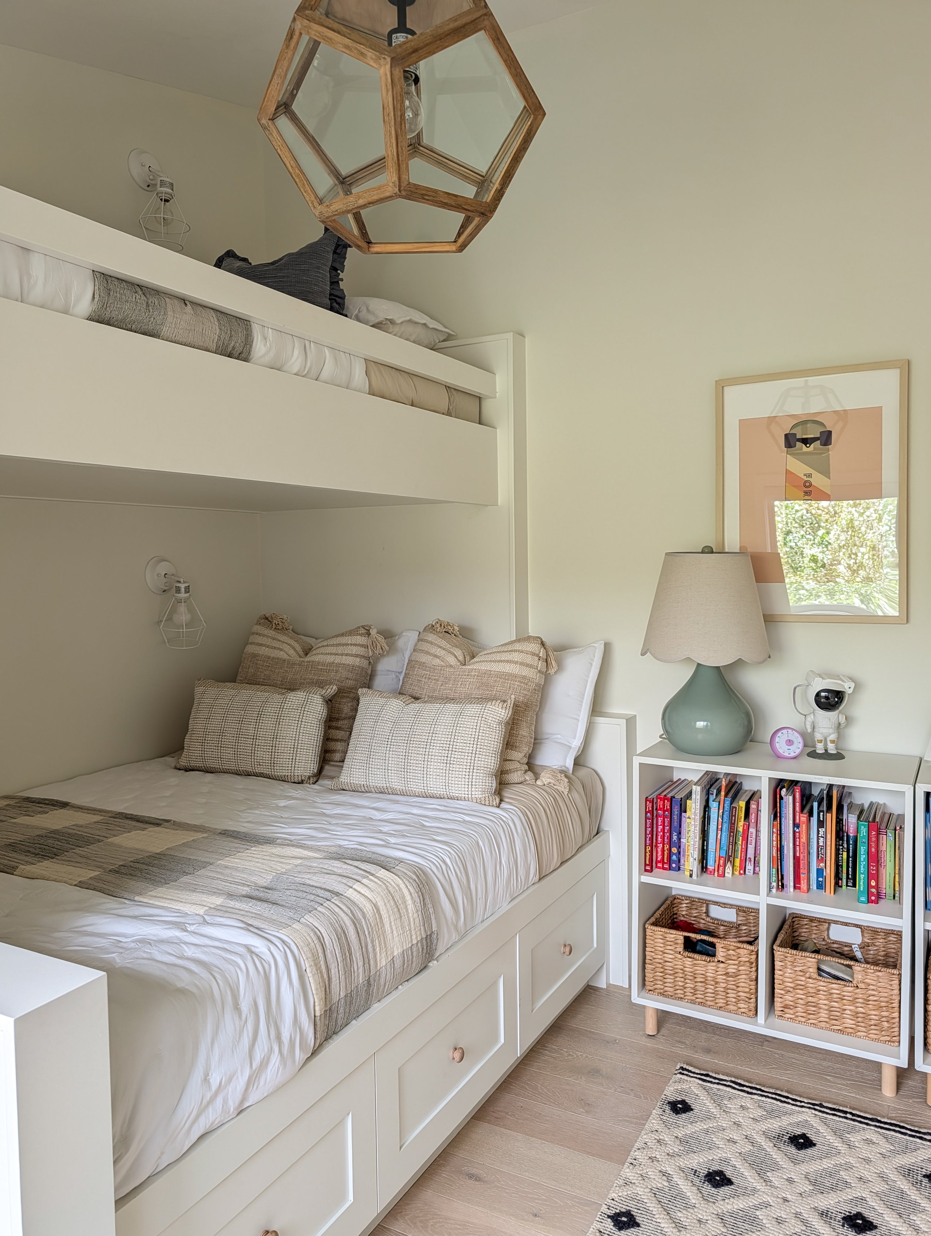 Estate home childrens bedroom in Calgary Alberta
